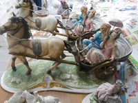 Restauro sculture in porcellana.